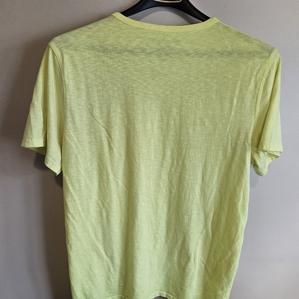 American Eagle Outfitters Graphic T-Shirt . - Picture 5 of 11